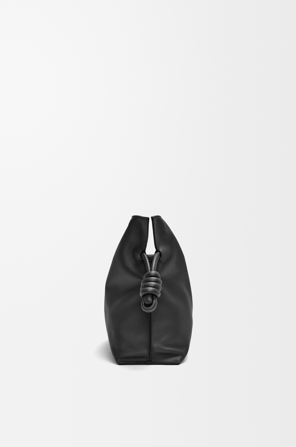 Loewe Сумка-клатч среднего размера Flamenco из телячьей кожи наппа, черный