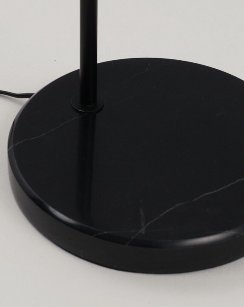 Торшер Moderli Omaha V10514-1F