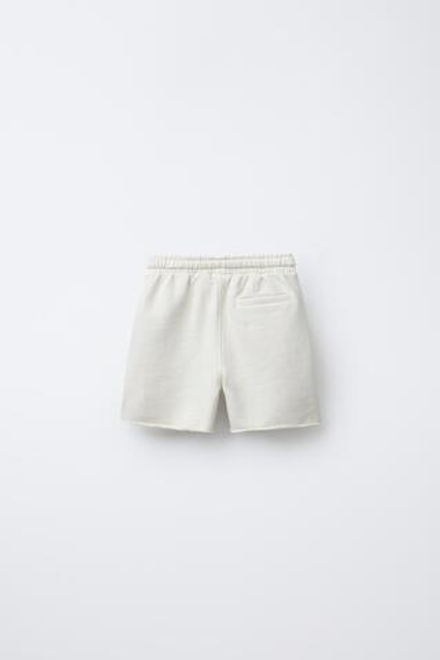 ZARA ШОРТЫ ИЗ МЯГКОЙ ТКАНИ С ЛОГОТИПОМ, ЭКРЮ