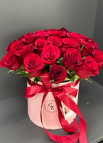 37 роз в коробке