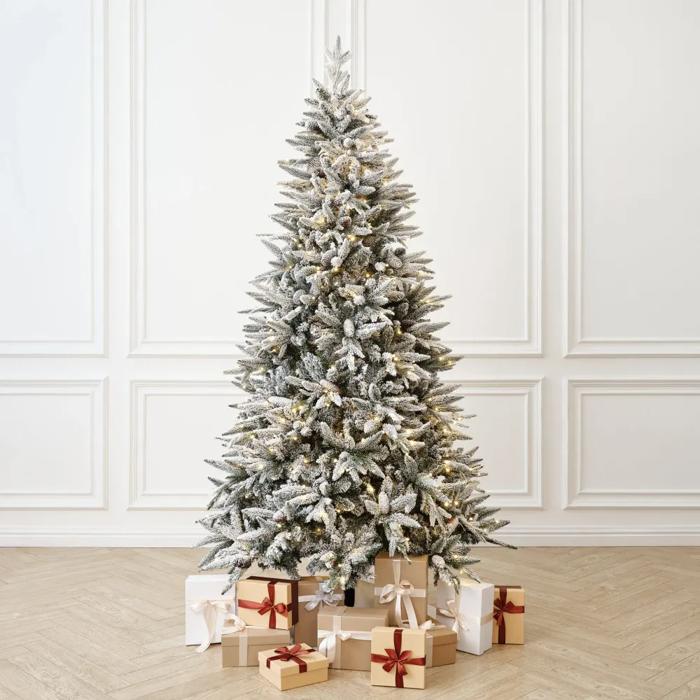 Заснеженная елка с гирляндой встроенной «ile Grande» (Литая+пвх) 240 см / 2,4 м