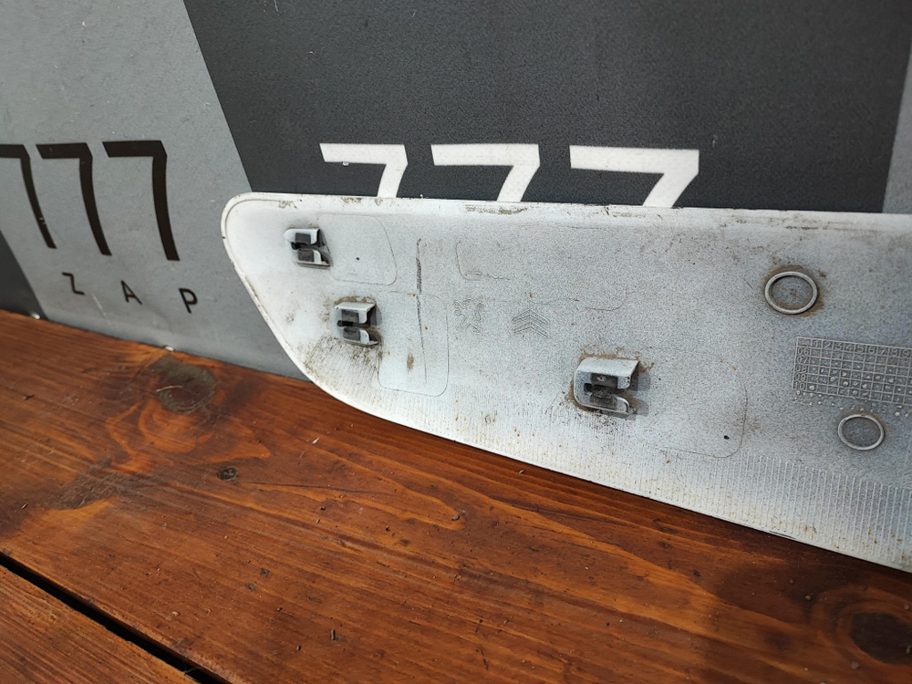 Накладка двери передней левой Berlingo 2, Partner 2  Б/У Оригинал 9681648577