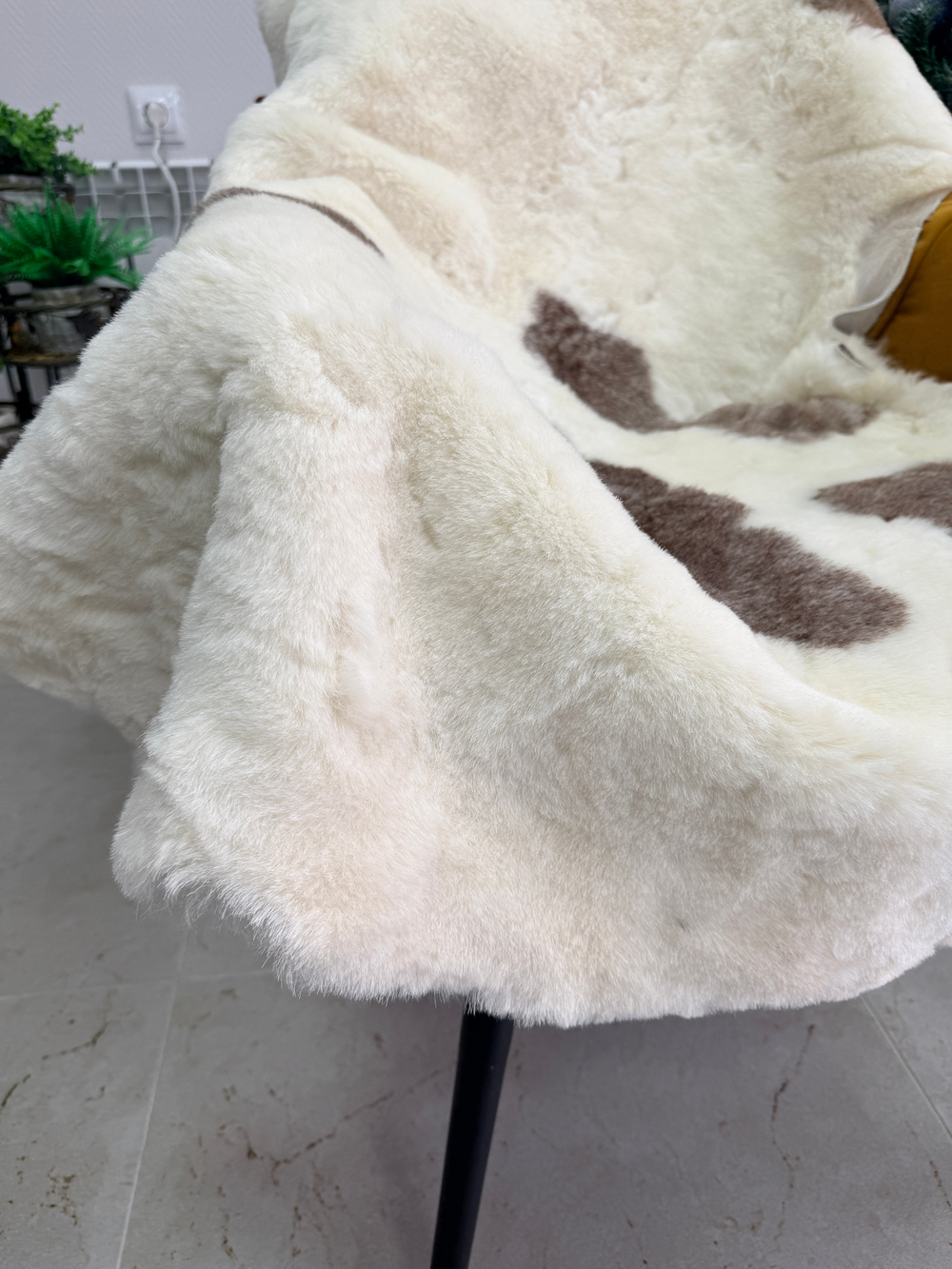 Шкура коврик меховой прикроватный овчина, 100х65 см.