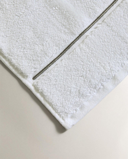 Zara Home - Банное полотенце с вышитым бордюром, серый, 50х90 см