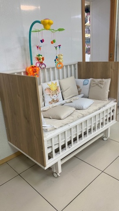 Кроватка Incanto Cambridge продольный маятник на колесах, цвет белый/дуб