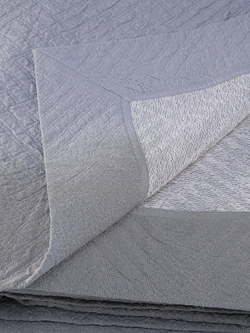 Покрывало 240х260 и 2 декоративные подушки 45х45 Claire Batiste Tilt Greg серые