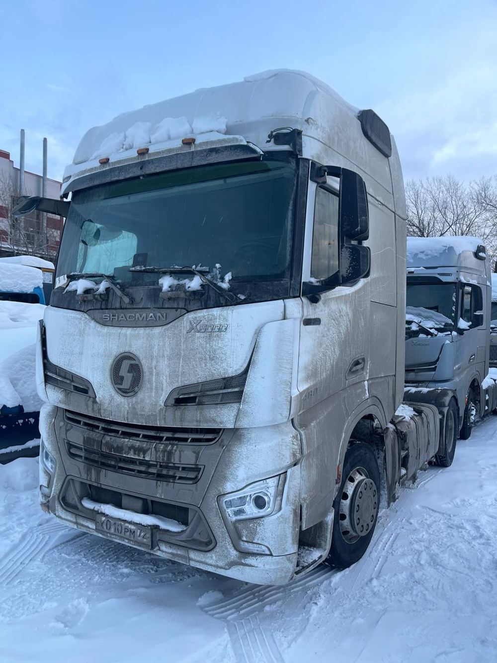 Shacman (Shaanxi) SX* 4x2 Седельный тягач SX4188YY381 (Дизельный, 12,5 л, 480 л.с., АТ)