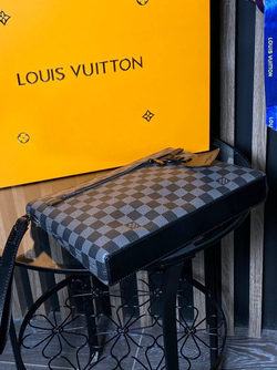 Сумка-мессенджер Louis Vuitton