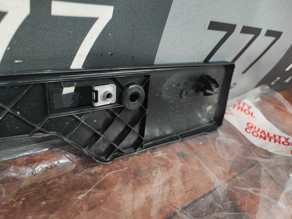 Площадка гос. номера RAV4 V (XA50) 18-нв Новая Оригинал 5211442150