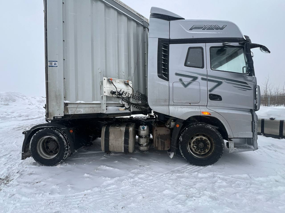 FAW J7 4x2 Седельный тягач CA4180P77K25E5 (Дизельный, 12,5 л, 553 л.с., АТ)
