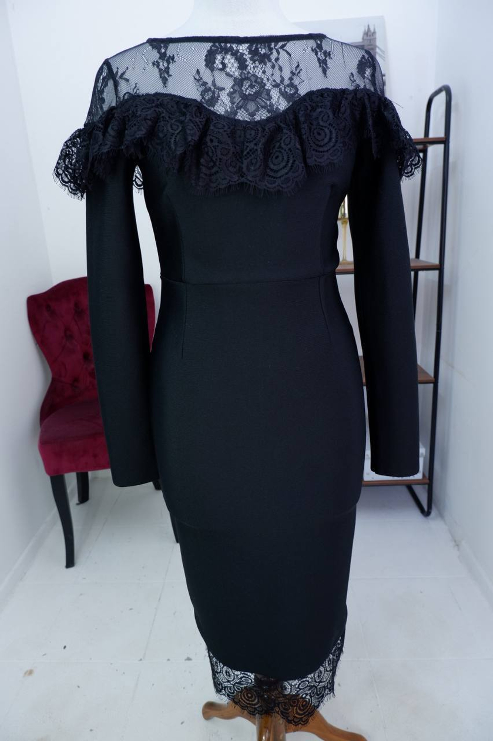 Платье просто роковое, с кружевной вставкой 42 размер
