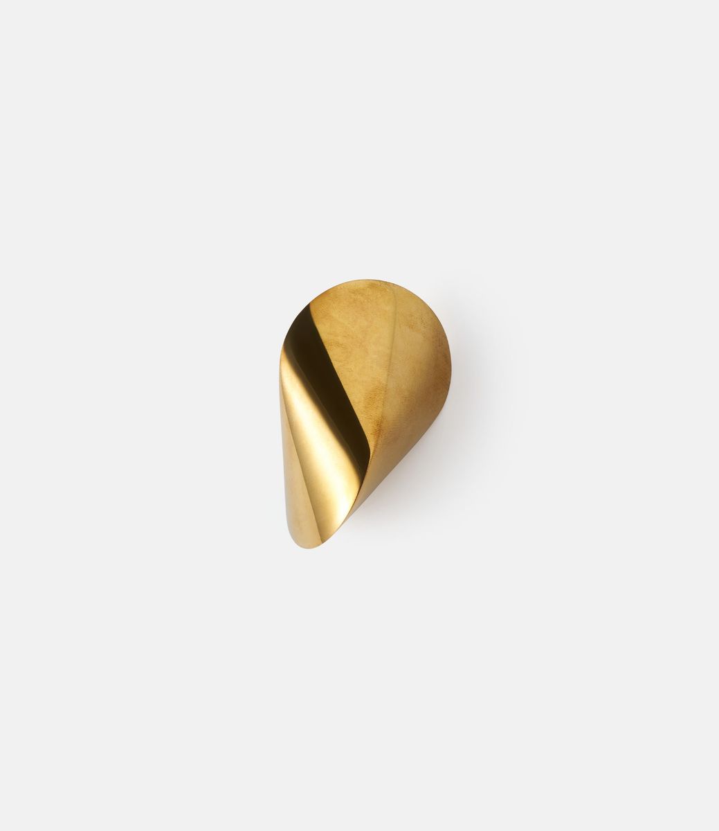 Matter Collection Oloid Brass Polished — геометрический объект из латуни