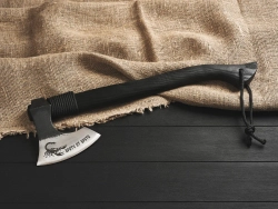Кованый топор "Брату от брата", гравировка "Скорпион", рукоять черный мореный ясень