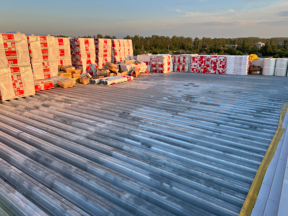 Поставка и монтаж кровли из ПВХ мембраны (Производственно-складское здание со встроенными административно-бытовыми помещениями. Территория Индустриального парка "Про-Бизнес-Парк"