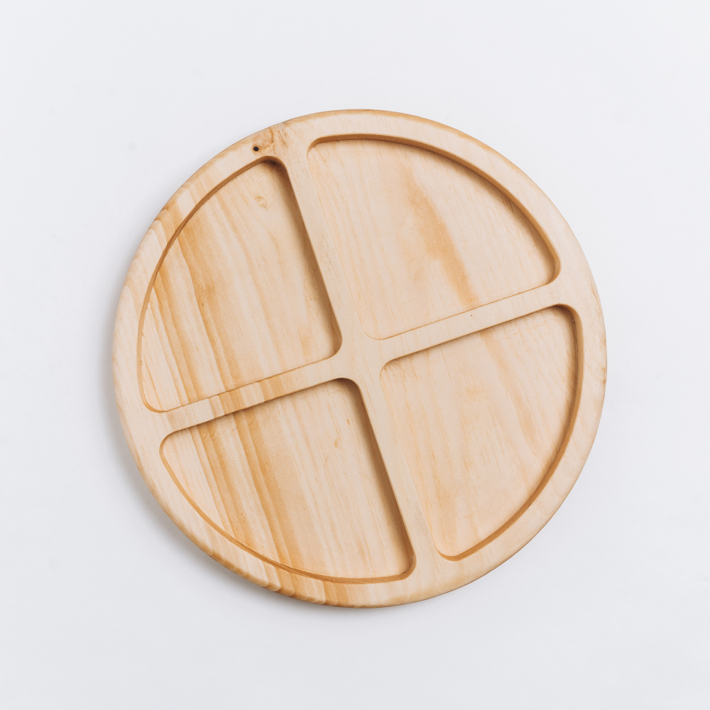 Деревянная тарелка с секциями (менажница) из кедра для подачи блюд и закусок