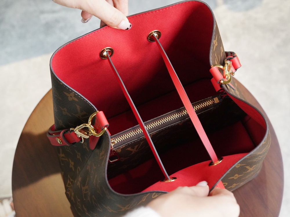 Louis Vuitton NeoNoe MM