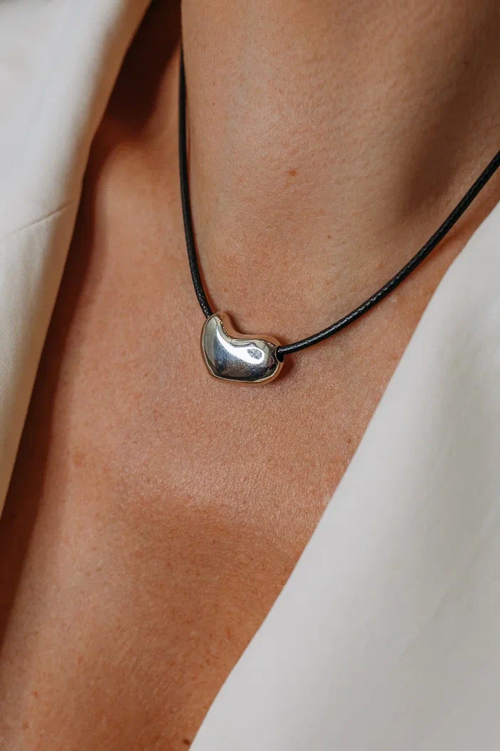 Колье "Стекающая капля" на шнурке
