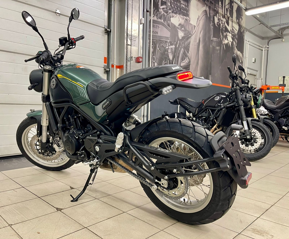Benelli Leoncino 500 Trail (Green)