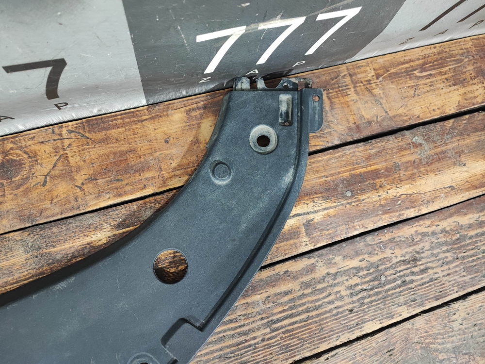 Кожух замка капота Changan UNI-V 22-нв Б/У Оригинал C281F2713010200AA