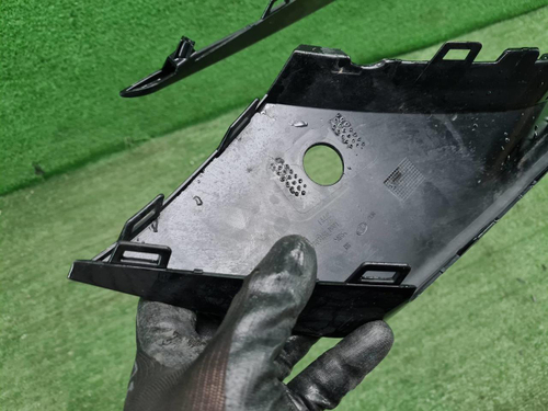 Накладка переднего бампера правая Hongqi HS5 19-нв