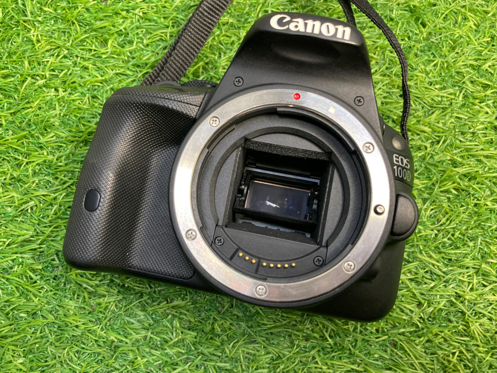 Canon 100D + 18-55mm STM