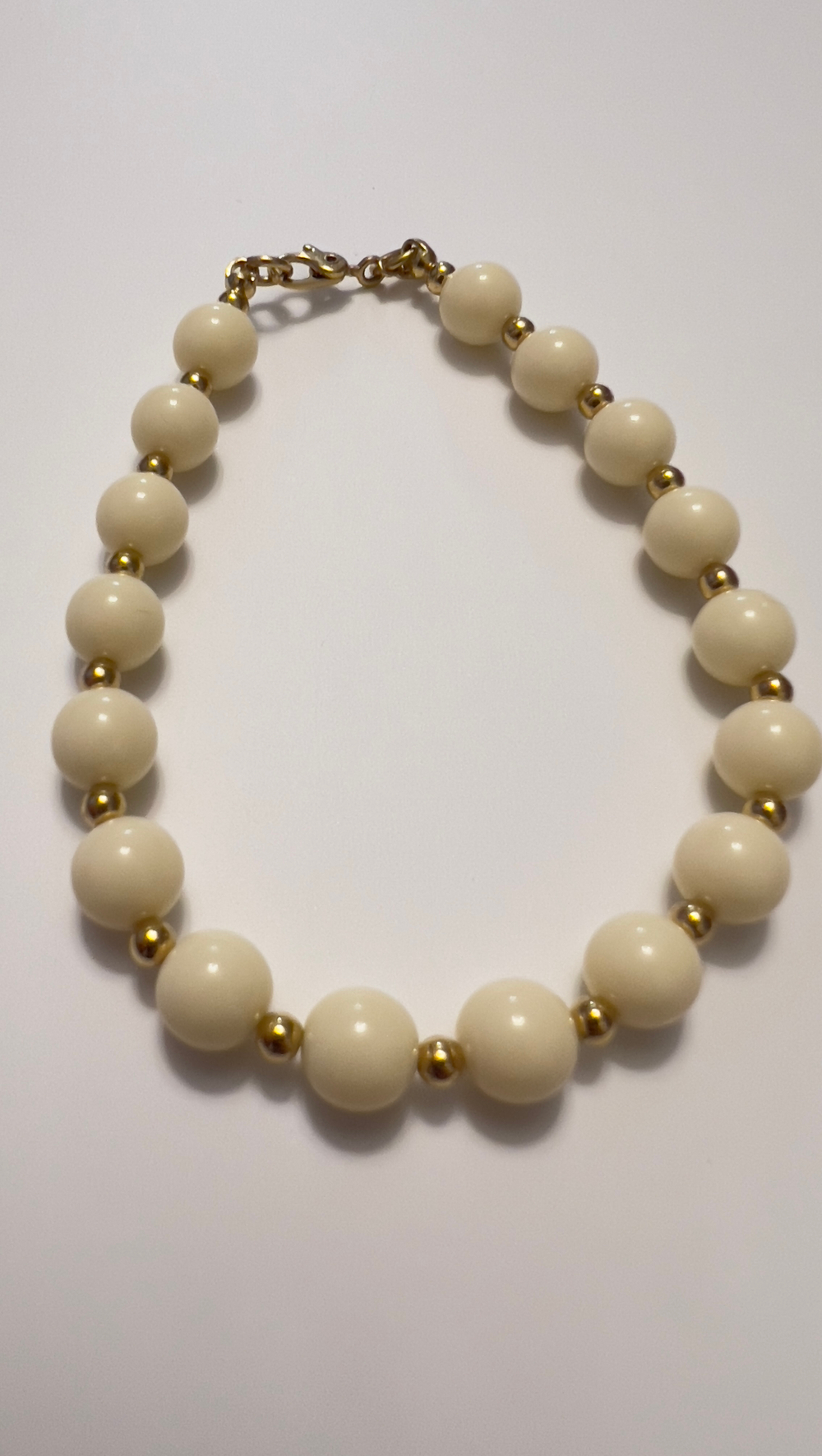 Браслет шарики пластик экрю monet