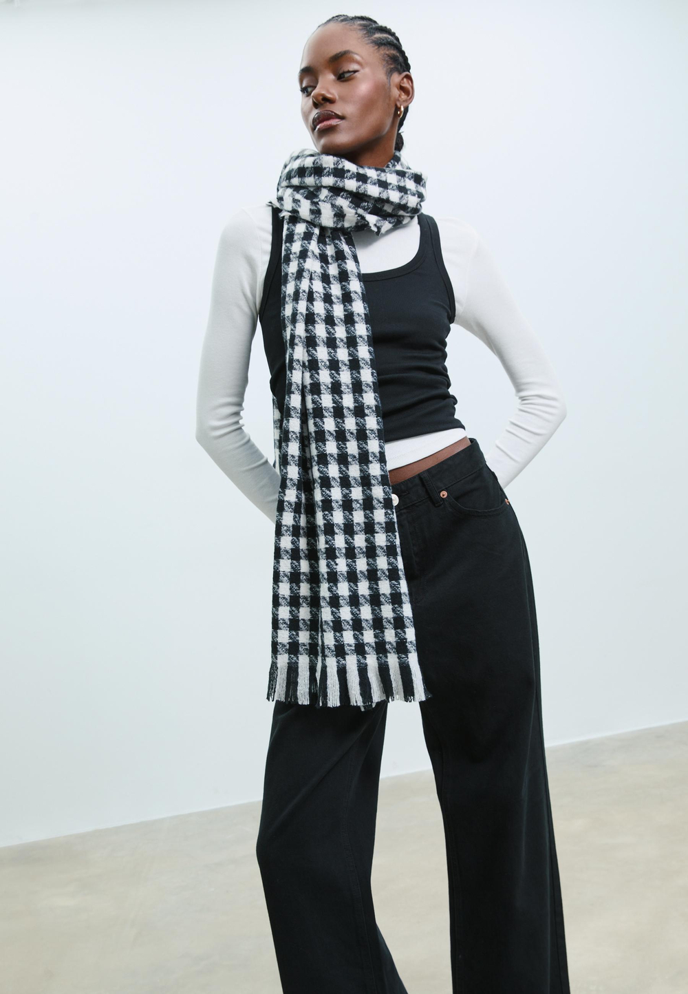 STRADIVARIUS Клетчатый шарф, черный