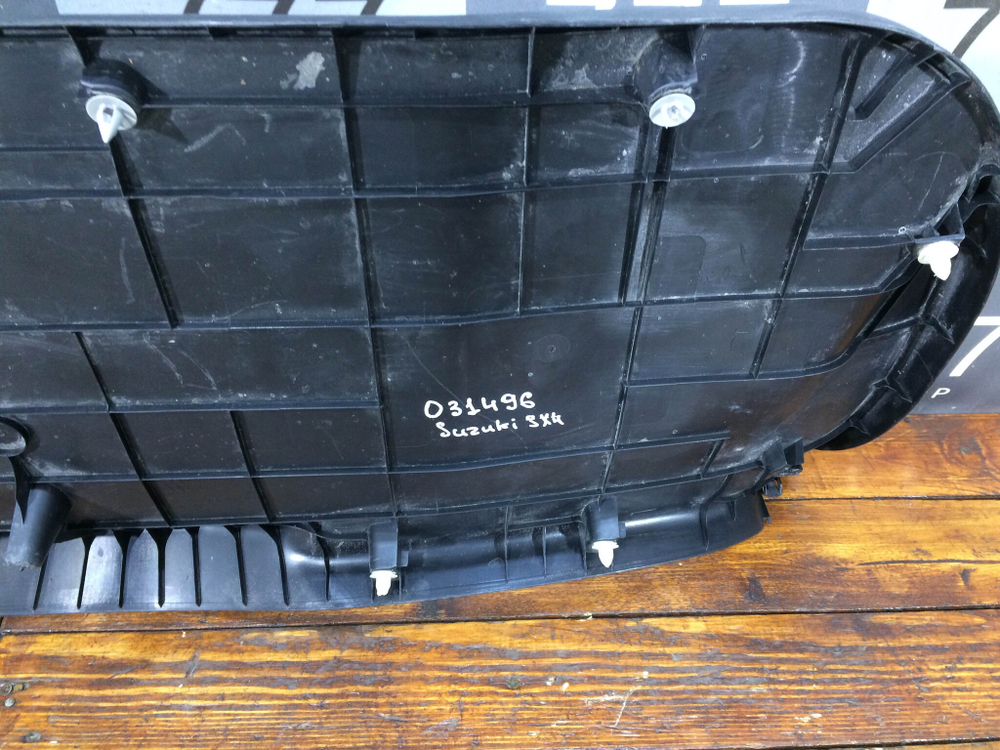 Обшивка крышки багажника Suzuki SX4 2 13-нв Б/У Оригинал 8377061M005PK