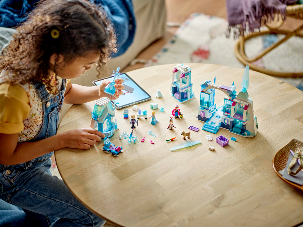 Конструктор Лего Дисней Ледяной дворец Эльзы 43244 | LEGO Disney Elsa’s Ice Palace | детализированный замок  630 дет 6+