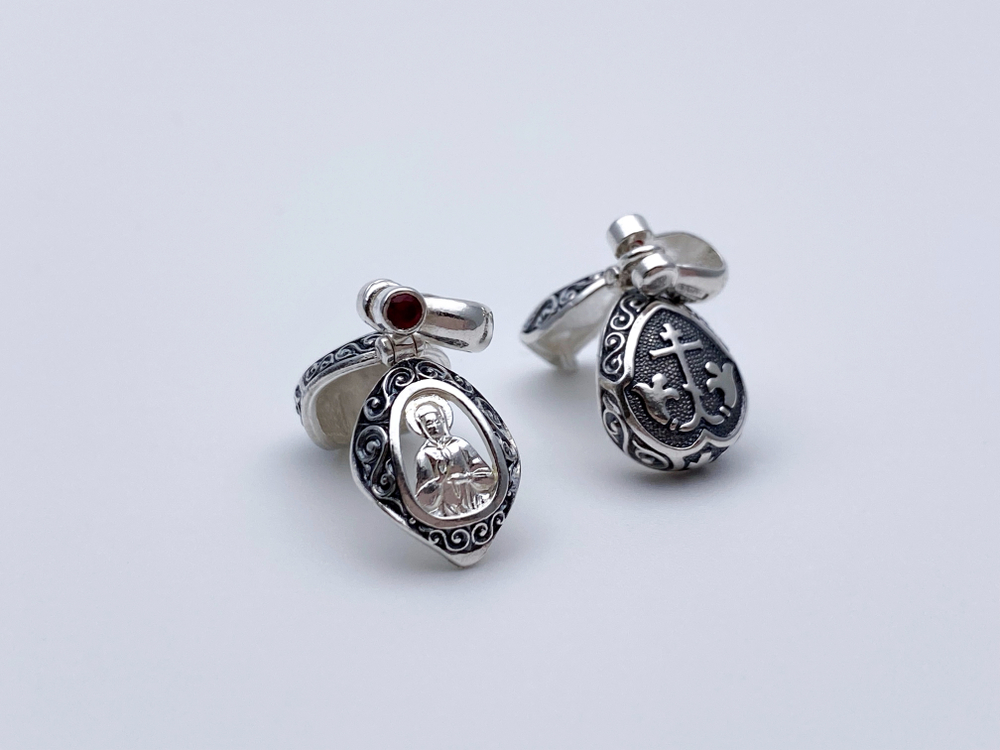 Ладанка из серебра/Чернение/С подвижным ухом/Со вставкой из зеленого фианита/Матрона