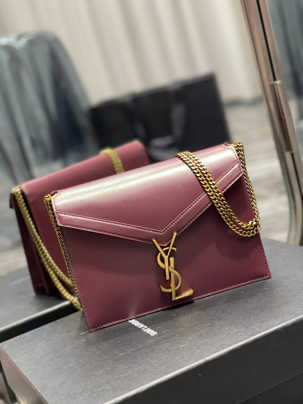 Saint Laurent Cassandra Medium 22 cm