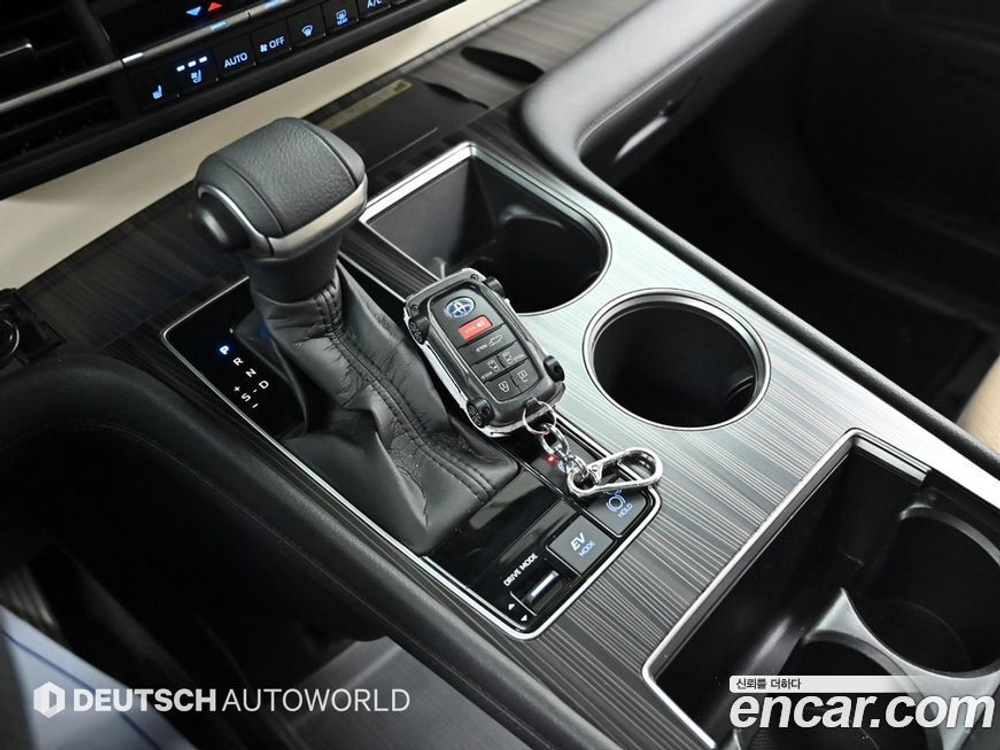 Toyota Sienna 4 Generation 2.5 Hybrid AWD (06.2021)