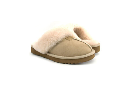 UGG Slippers Scufette Sand