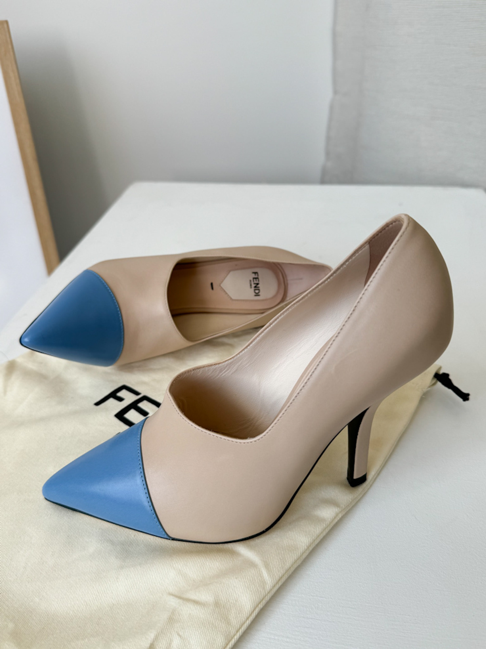 Новые кожаные туфли Fendi, 37