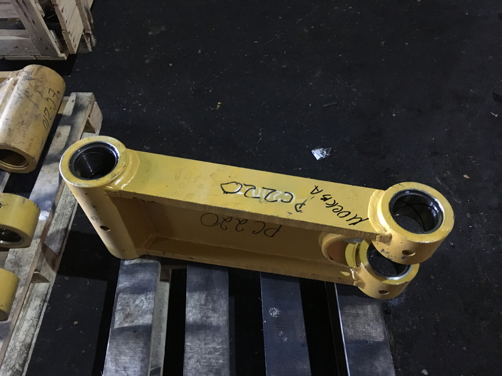 Тяга ковша Komatsu PC220