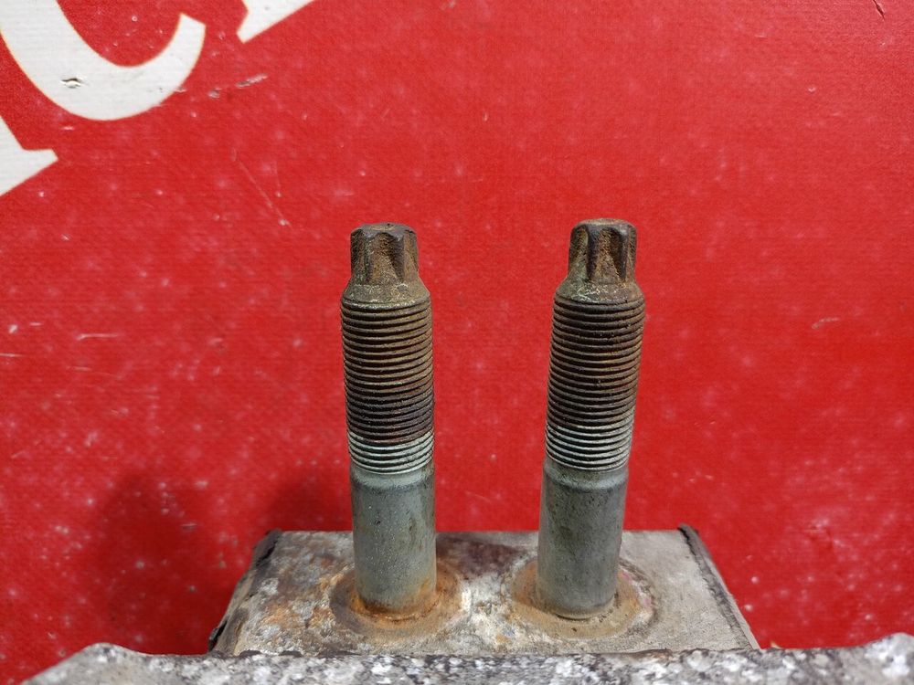 Подушка двигателя задняя