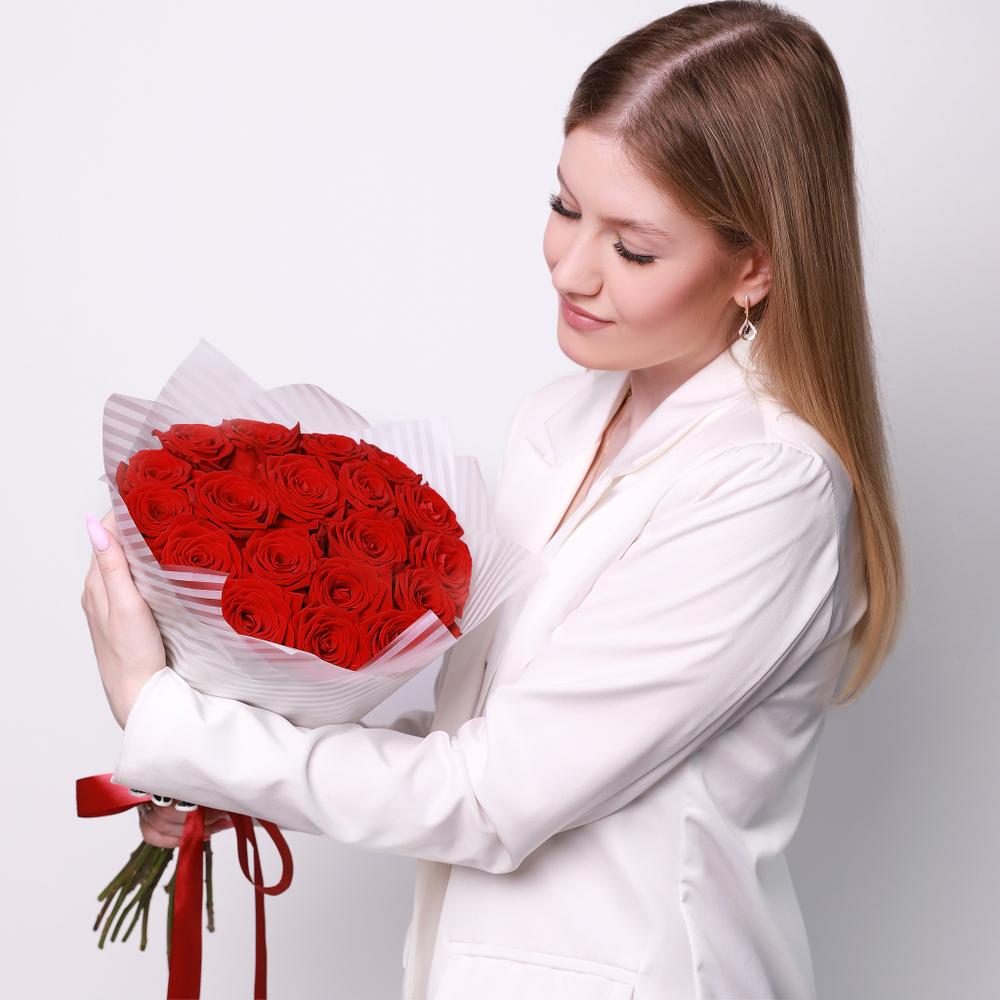 Букет из 19 красных роз. Букет 7115
