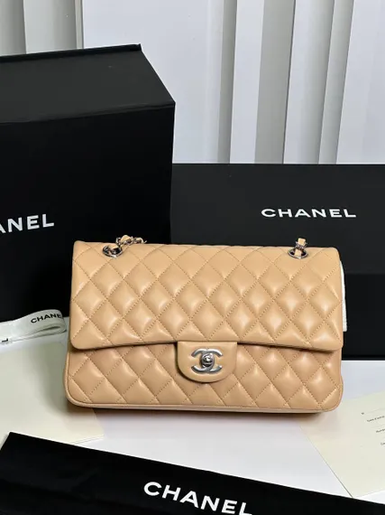 Женская сумка Chanel Timeless Jumbo бежевый