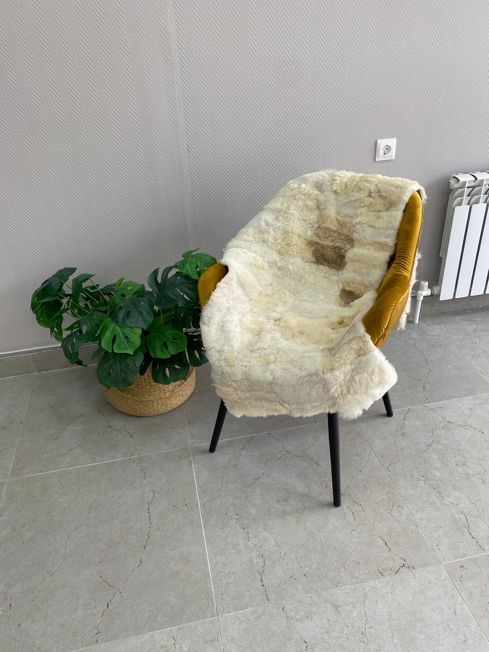 Коврик прикроватный накидка на кресло из кусочков овчины, 160 х 50 см.