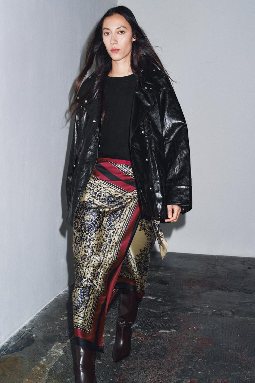 ZARA КУРТКА С БЛЕСТЯЩЕЙ ОТДЕЛКОЙ — ZW COLLECTION, ЧЕРНЫЙ