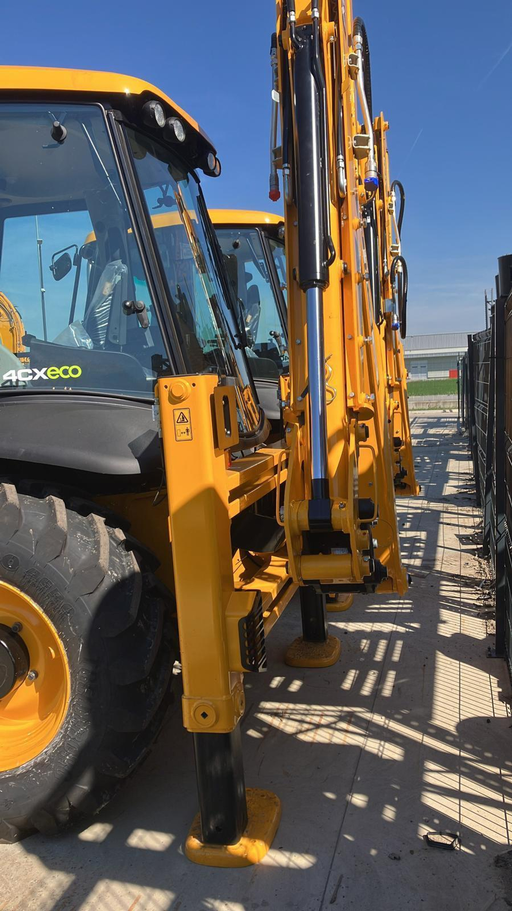 Экскаватор погрузчик JCB 4cx Англия оригинал