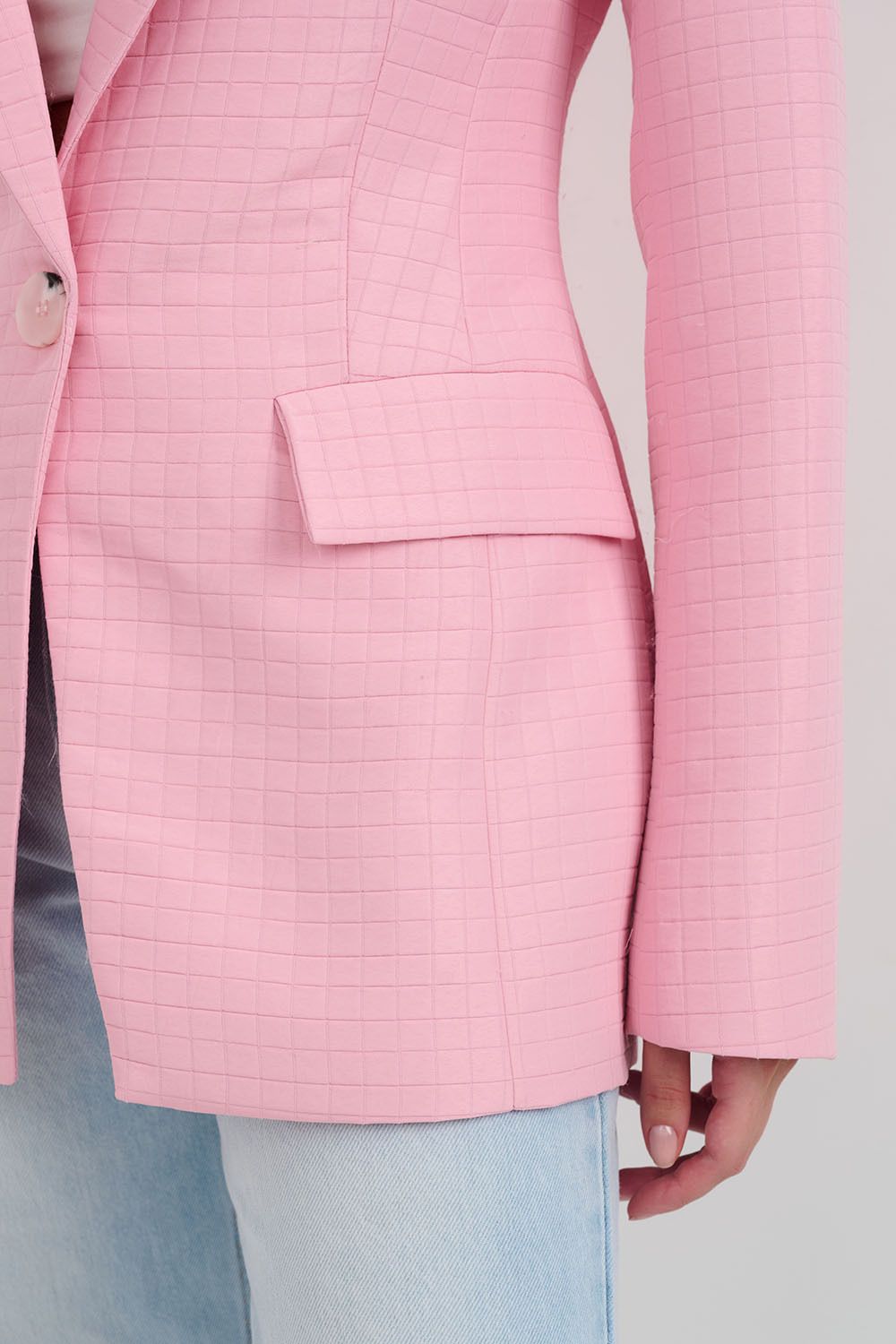 Приталенный жакет со стежкой розового цвета