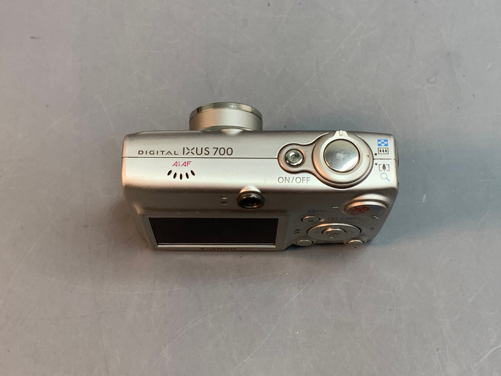 Canon IXUS 700, без зарядного устройства и аккумулятора