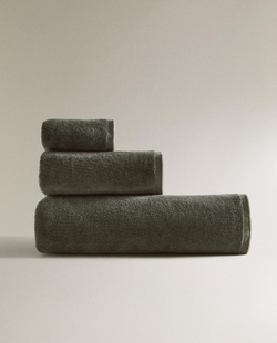 ZARA HOME БАННОЕ ПОЛОТЕНЦЕ ИЗ ВЕЛЮРА С ОТДЕЛКОЙ ОВЕРЛОКОМ, ЗЕЛЕНЫЙ