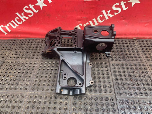 Кронштейн буксировочный правый 2024г