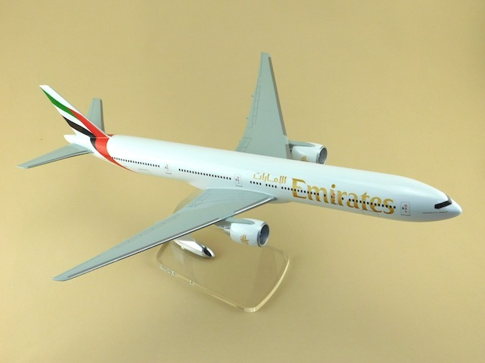 Модель самолета Boeing 777-300ER (М1:144, Emirates)