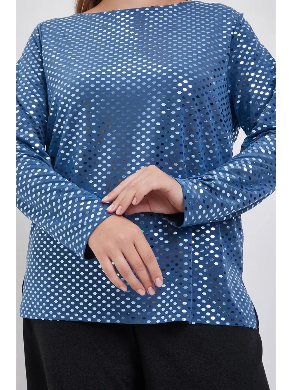 Блузка нарядная с пайетками