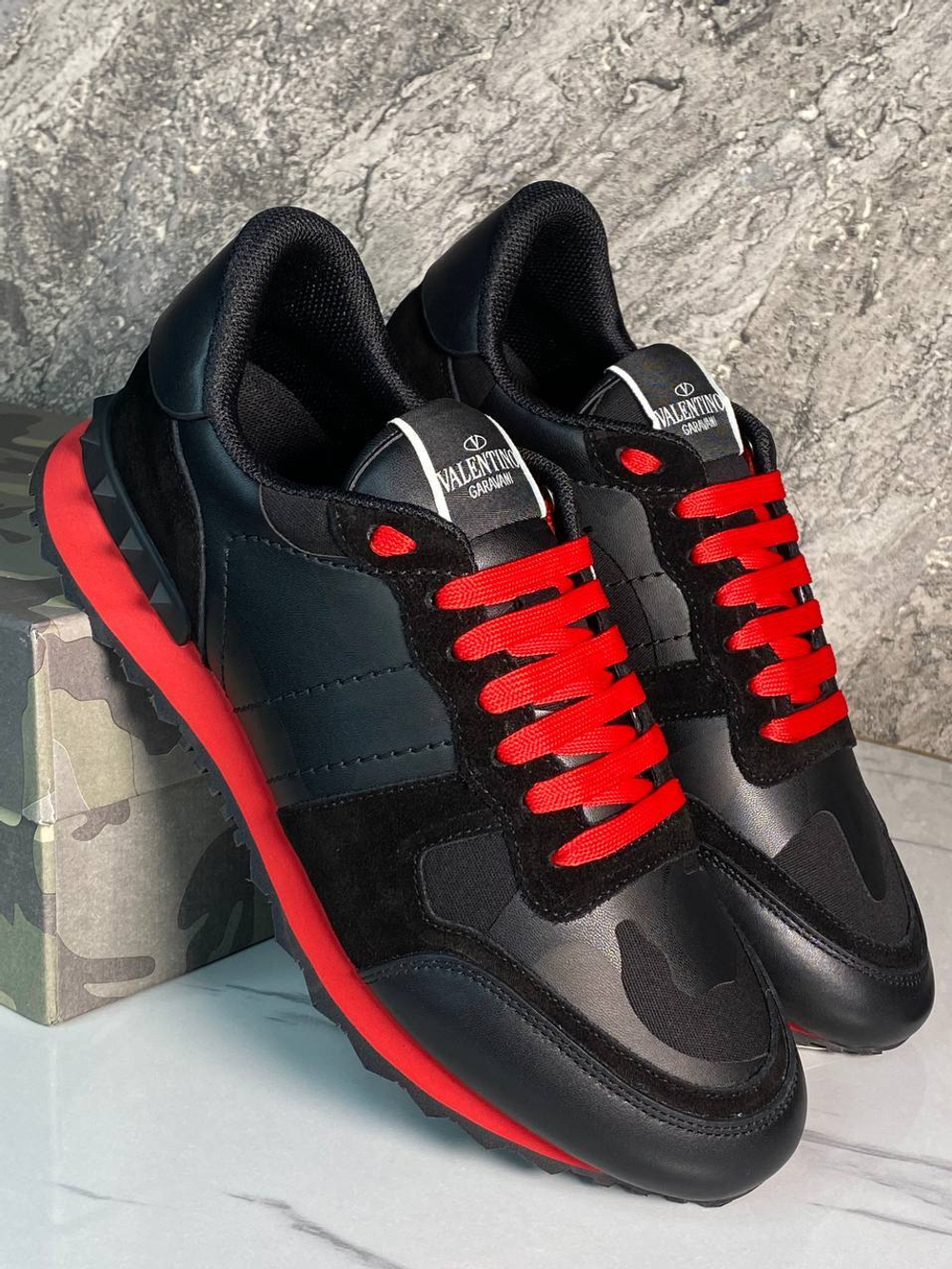 Кроссовки Valentino