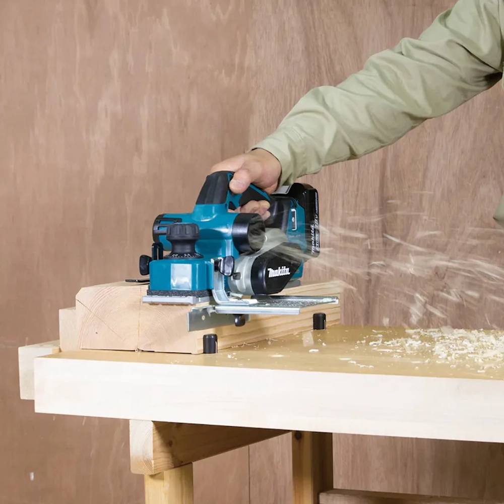 Makita DKP181Z рубанок аккумуляторный (без АКБ и ЗУ)