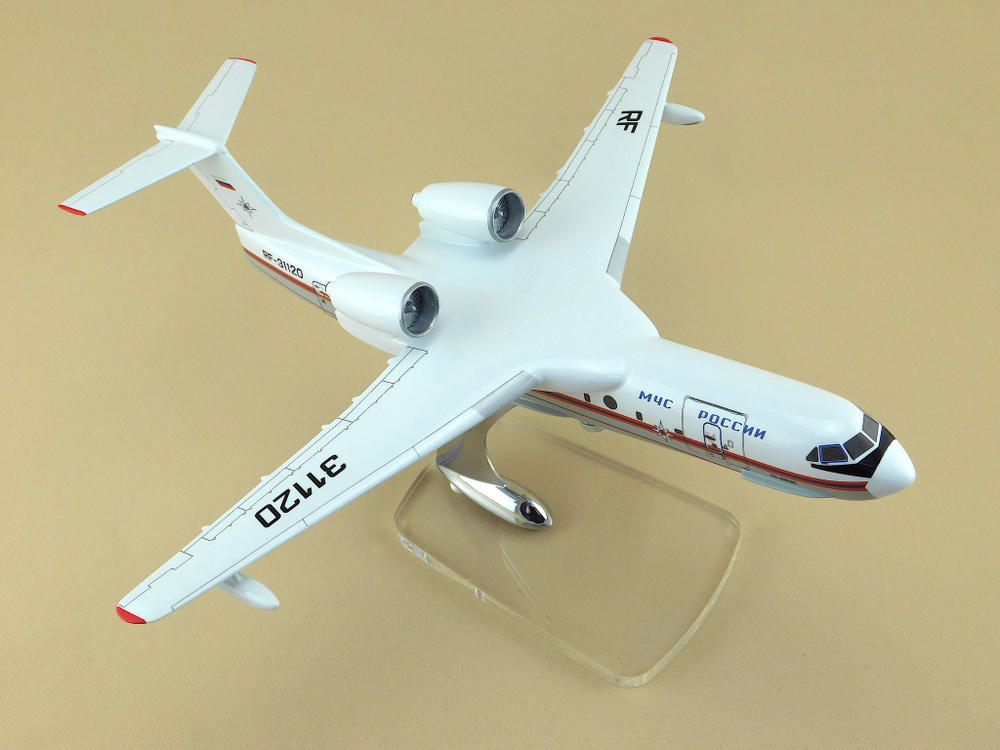 Модель самолета Бе-200 (М1:100, МЧС России, RF-31120)